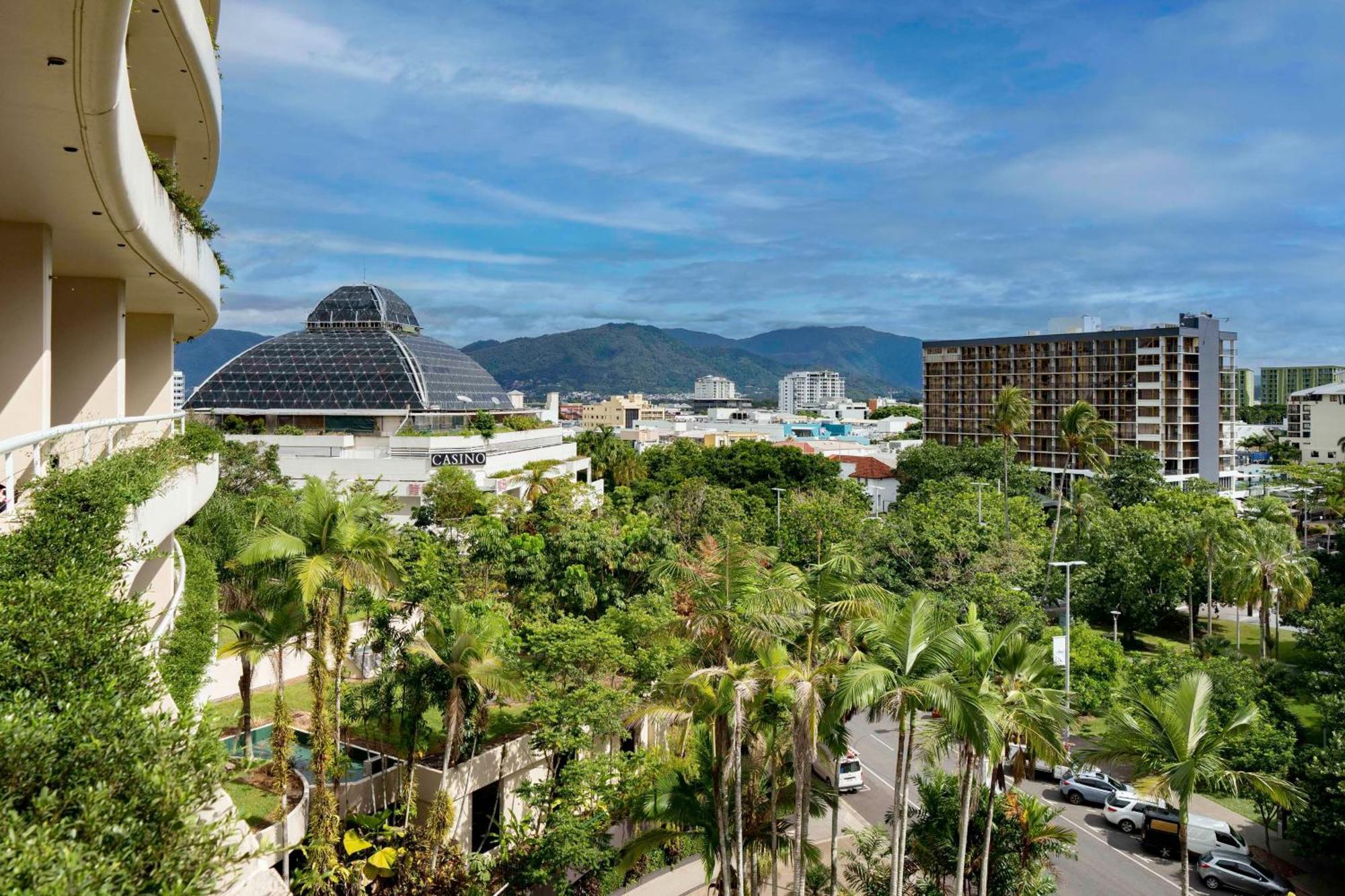 Hilton Cairns Hotel Luaran gambar